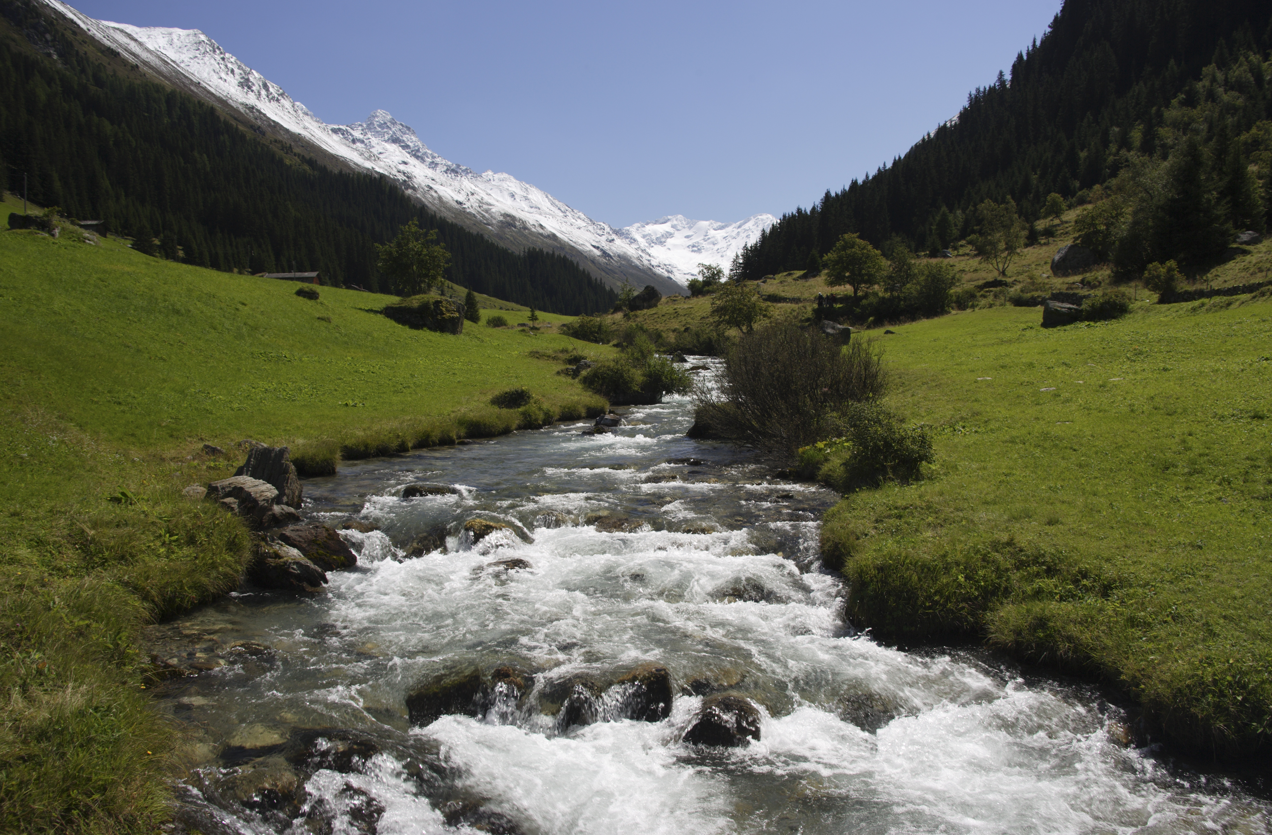 Chasing Light in the Mountains: A Photographer's Guide to Alpine Landscapes