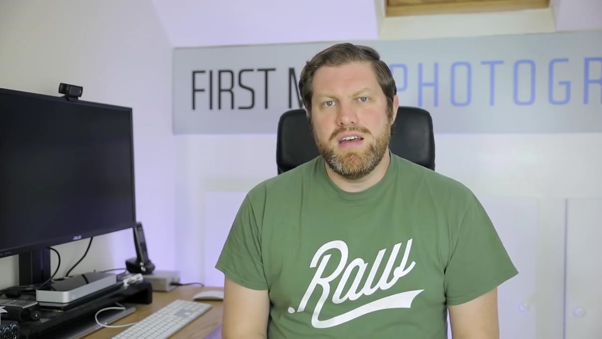 Vlogger acknowledging things aren&rsquo;t going to plan