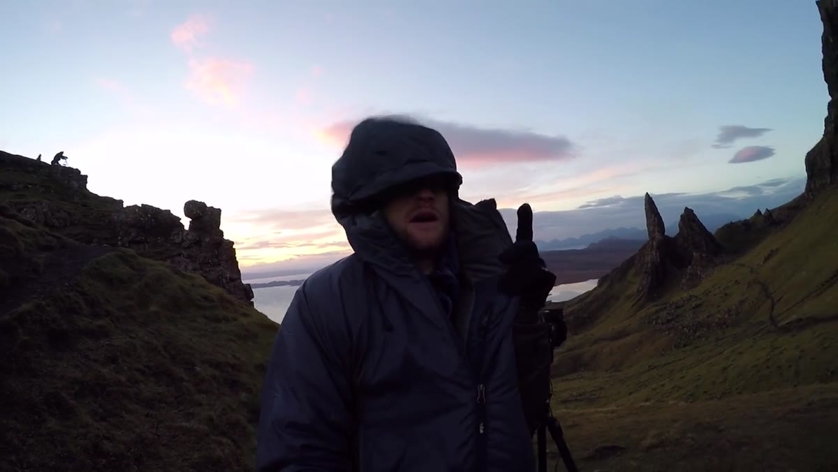Camera oriented vertically on tripod head for panoramic sequence