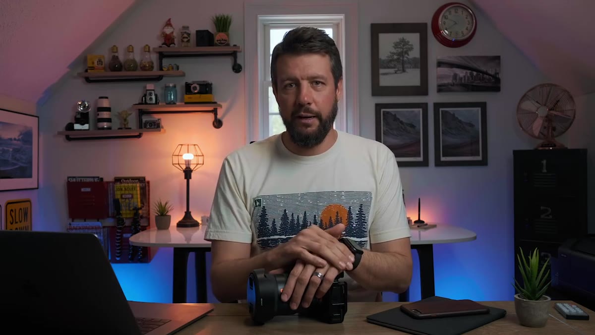 Mark discussing mirrorless versus DSLR trade-offs