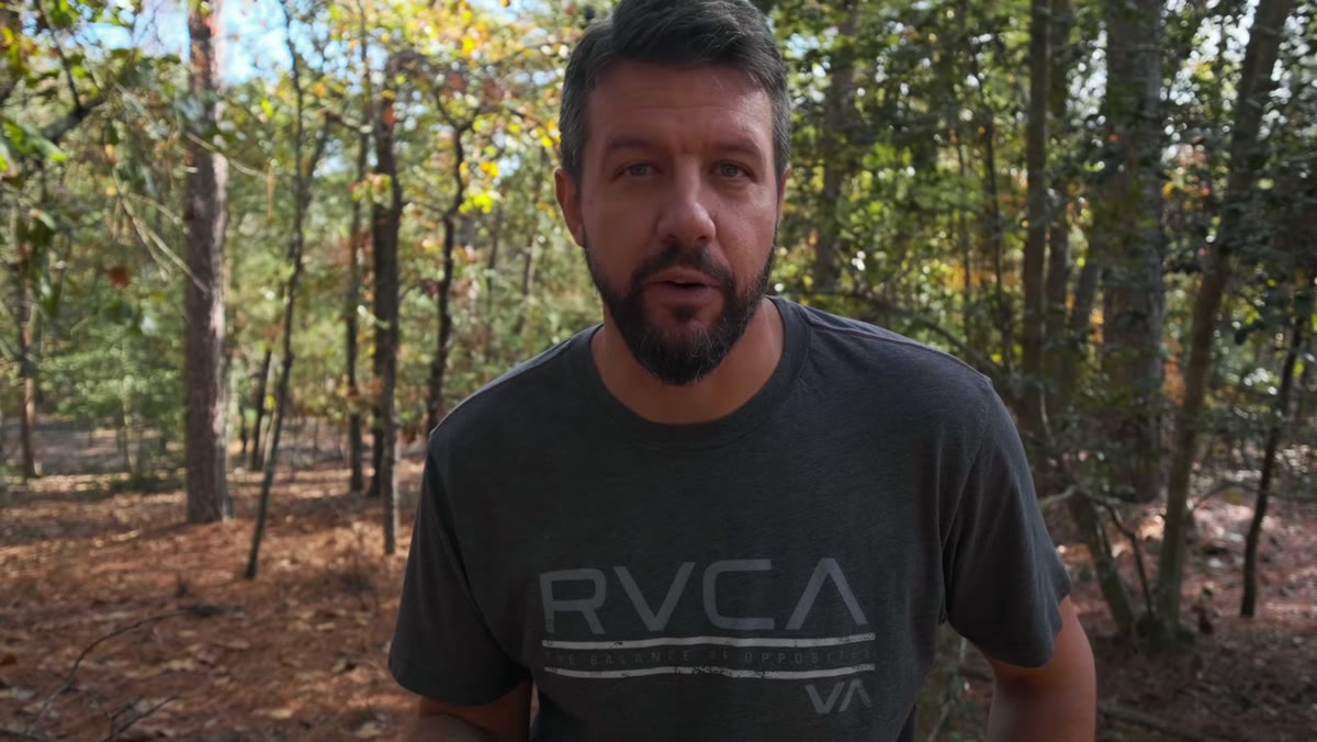 Photographer discussing autofocus versus manual focus preference