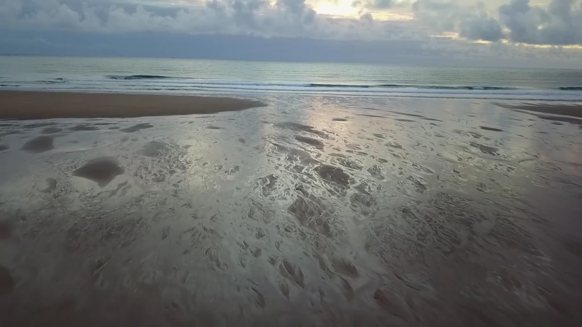 Thomas moving toward the water&rsquo;s edge to find a new angle