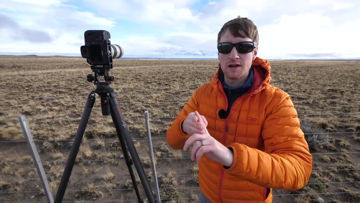 Heaton addressing the camera, emphasizing manual exposure settings