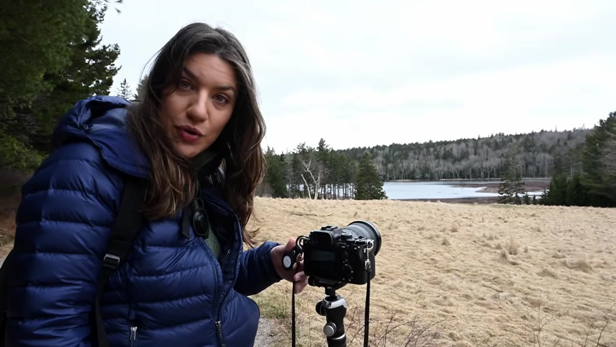 Caption: Chelsea shooting with Sony Alpha 1 at sunrise on rocky beach