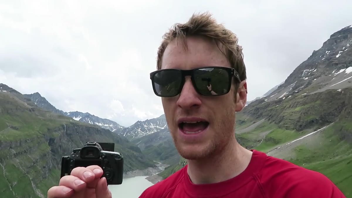Camera settings visible, f/11 selected, two-second timer engaged