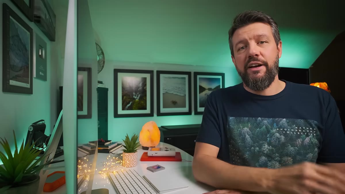 Wide angle lens demonstration showing flat vs. layered scene