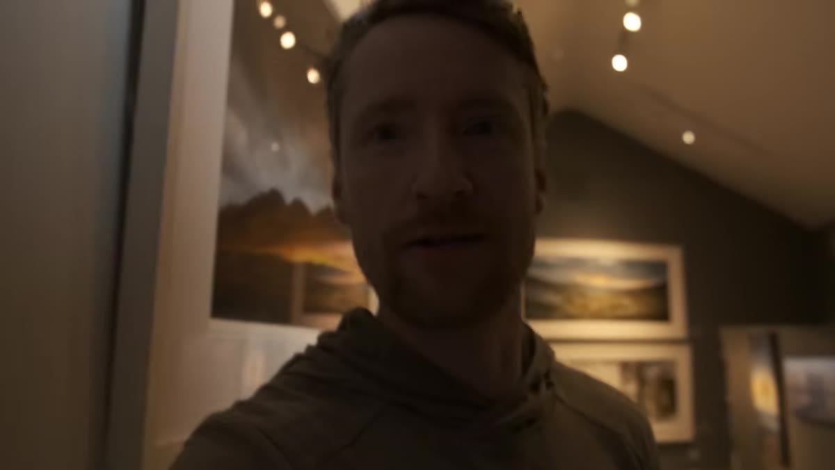 Thomas in Norman McCloskey&rsquo;s gallery before heading out
