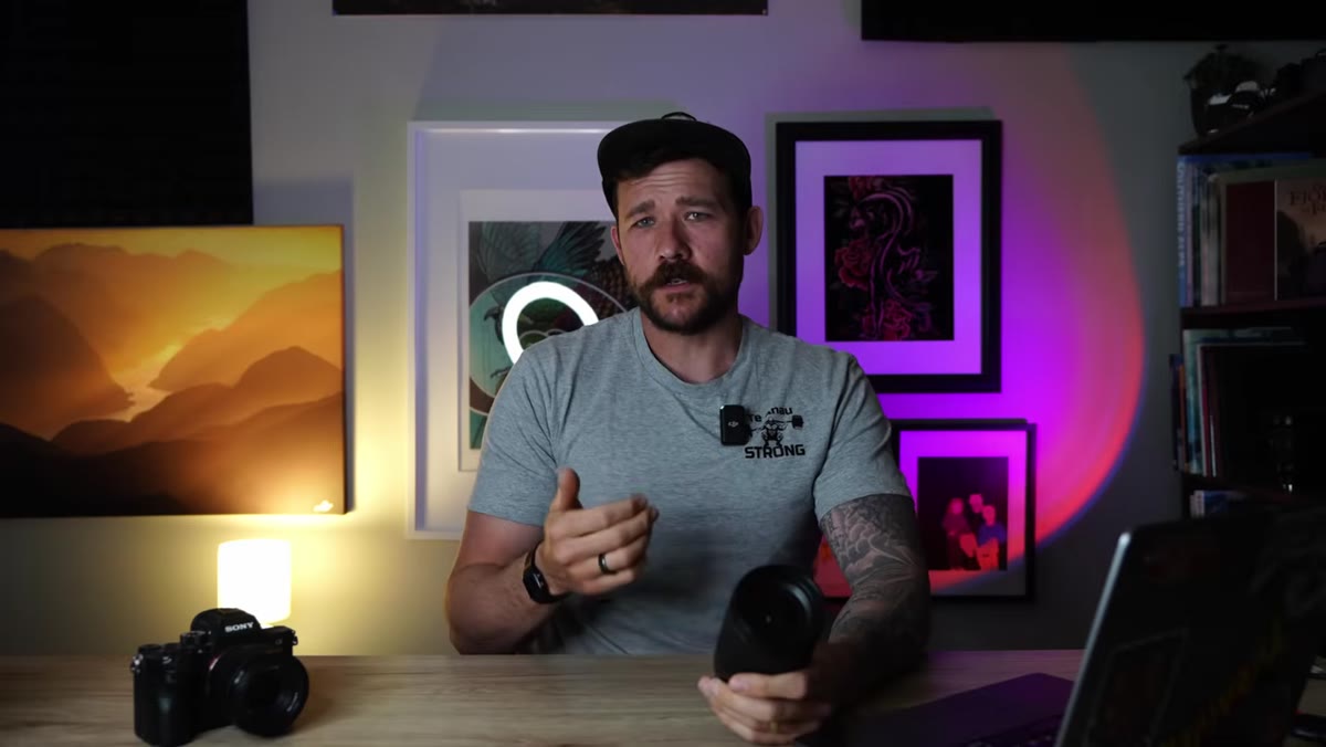 Patino explaining diminishing perspective and progressive detail loss