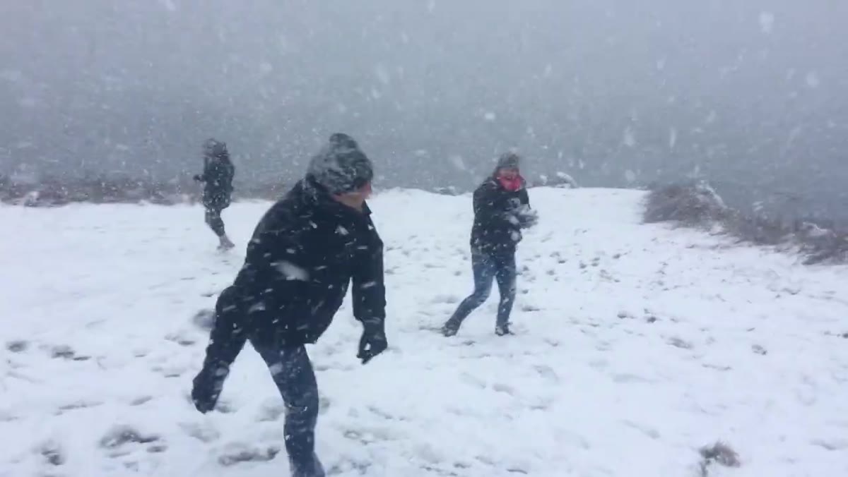 Crew setting up again on second attempt, snow returning
