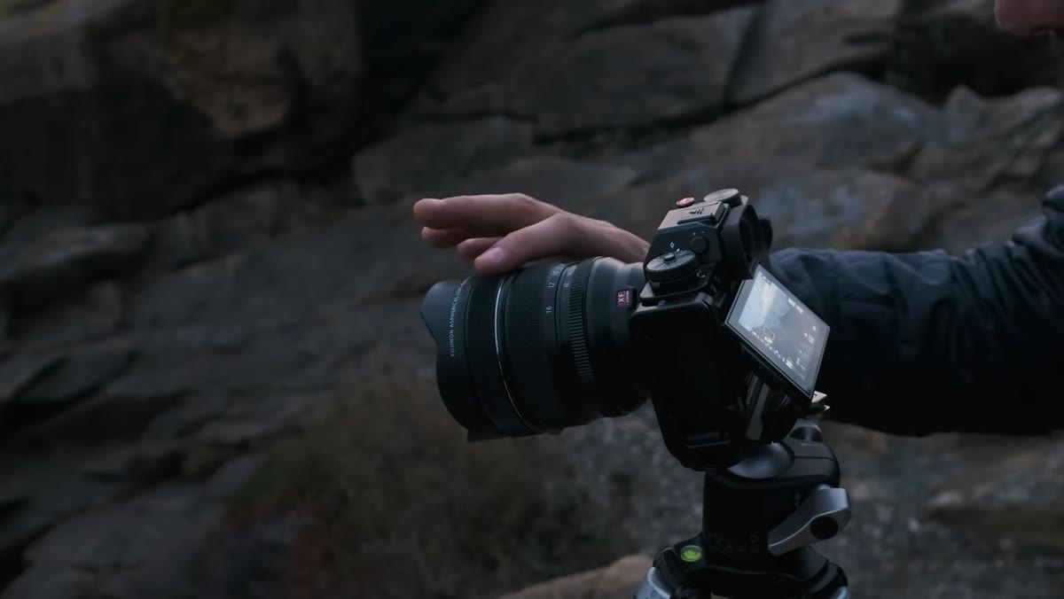 Focus peaking overlay highlighted in red on camera screen