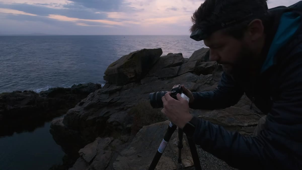 Camera shooting three-shot exposure bracket sequence