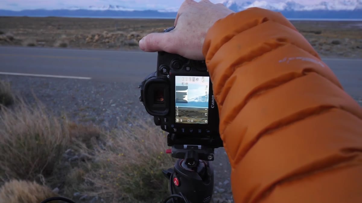 Heaton describing f/9 and four-second exposure for panoramic frames